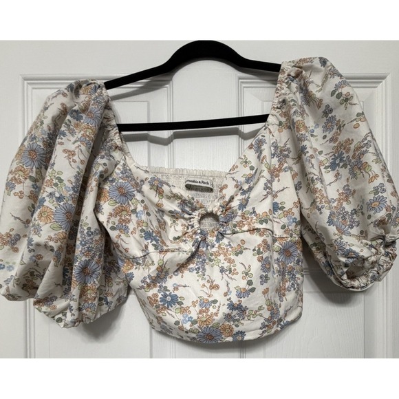 Abercrombie & Fitch Tops - Abercrombie & Fitch Puff Sleeve Poplin O-Ring Cropped Floral Top XS
